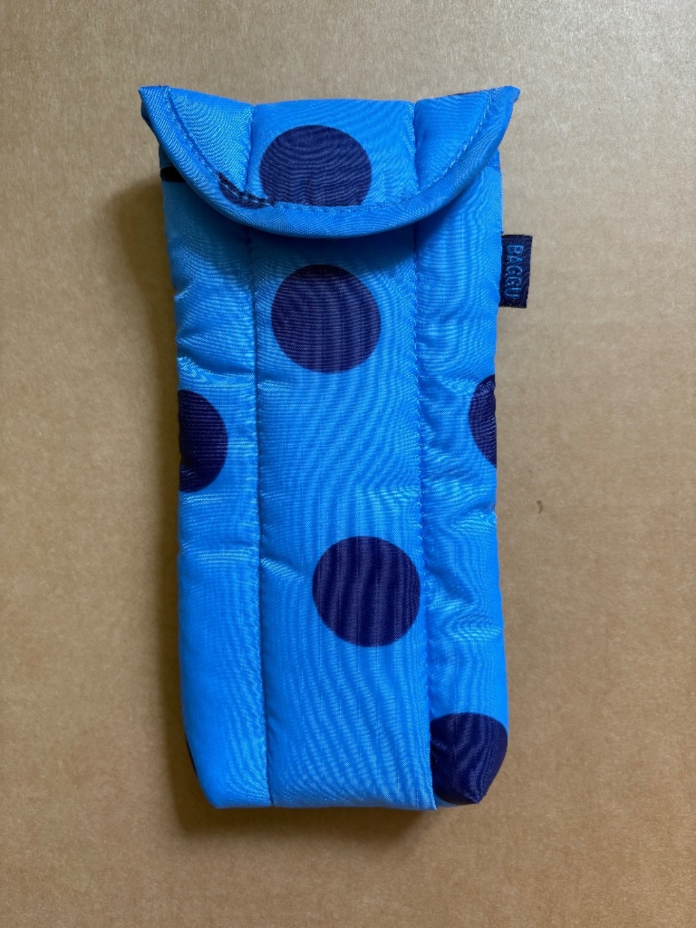RARE UO EXCLUSIVE BAGGU NWOT BLUE POLKA DOT PUFFY SUNGLASSES SLEEVE